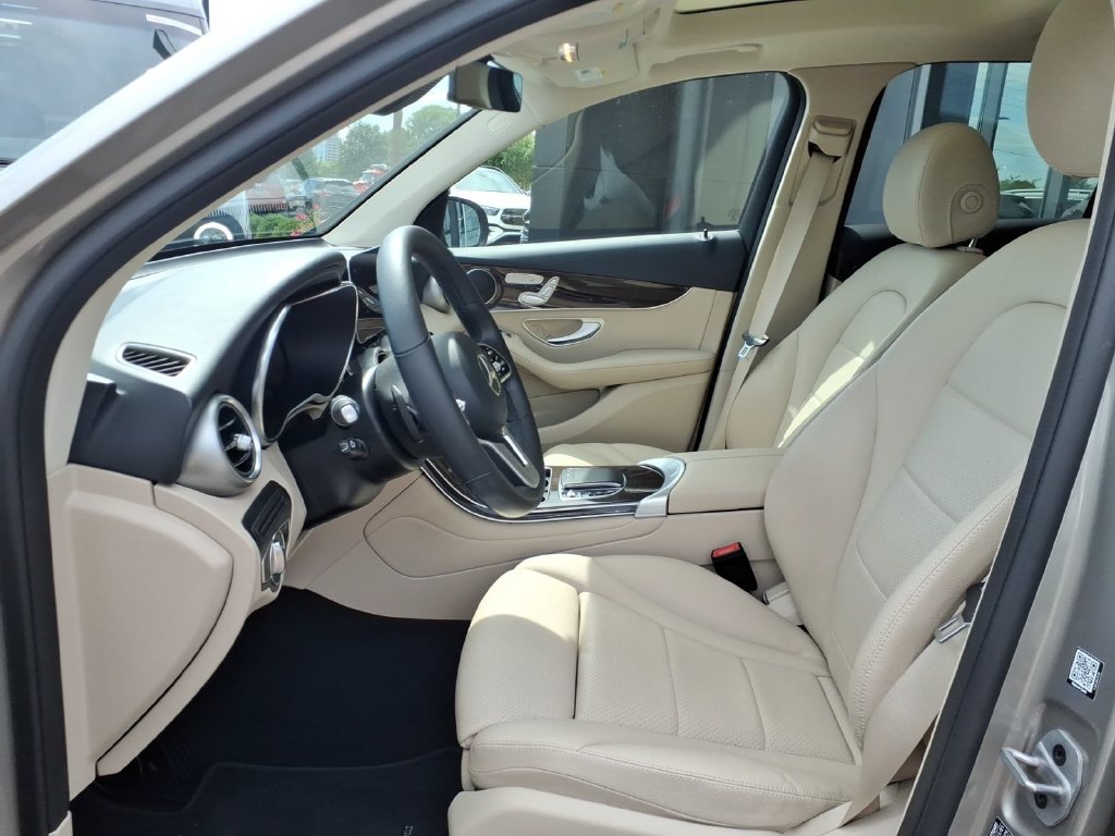 Used 2022 Mojave Silver Metallic Mercedes-Benz GLC 300 image 16