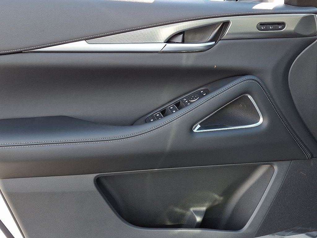 New 2026 RADIANT WHITE INFINITI Luxe AWD image 9