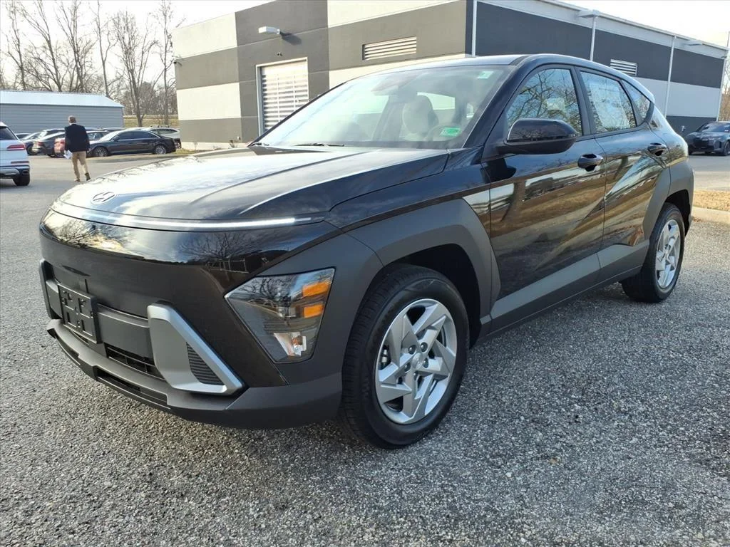 Used 2026 Abyss Black Pearl Hyundai SE image 3
