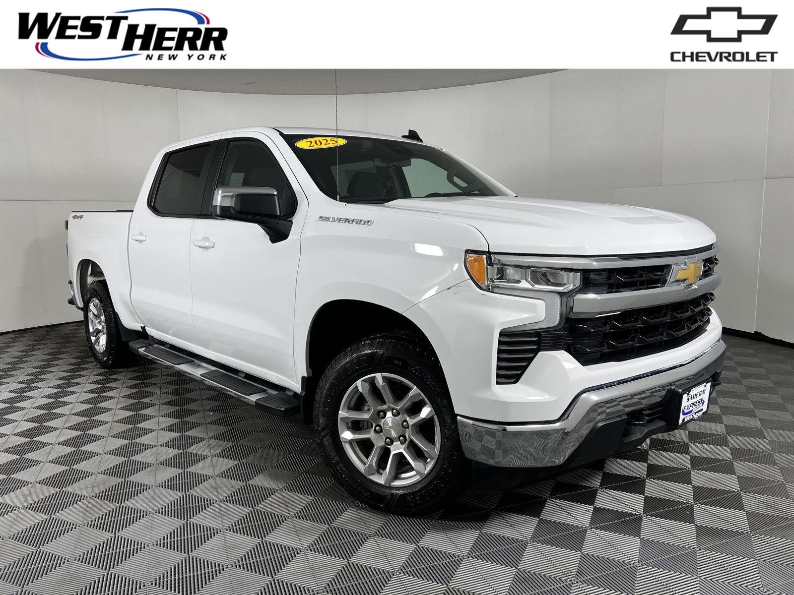 Used 2025 Summit White Chevrolet LT image 1