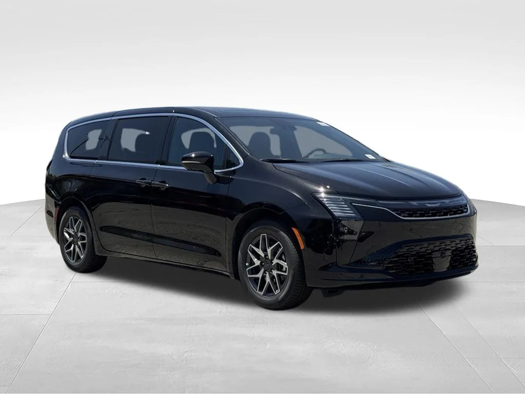 New 2027 Diamond Black Crystal Pearl-Coat Exterior Paint Chrysler Limited image 5