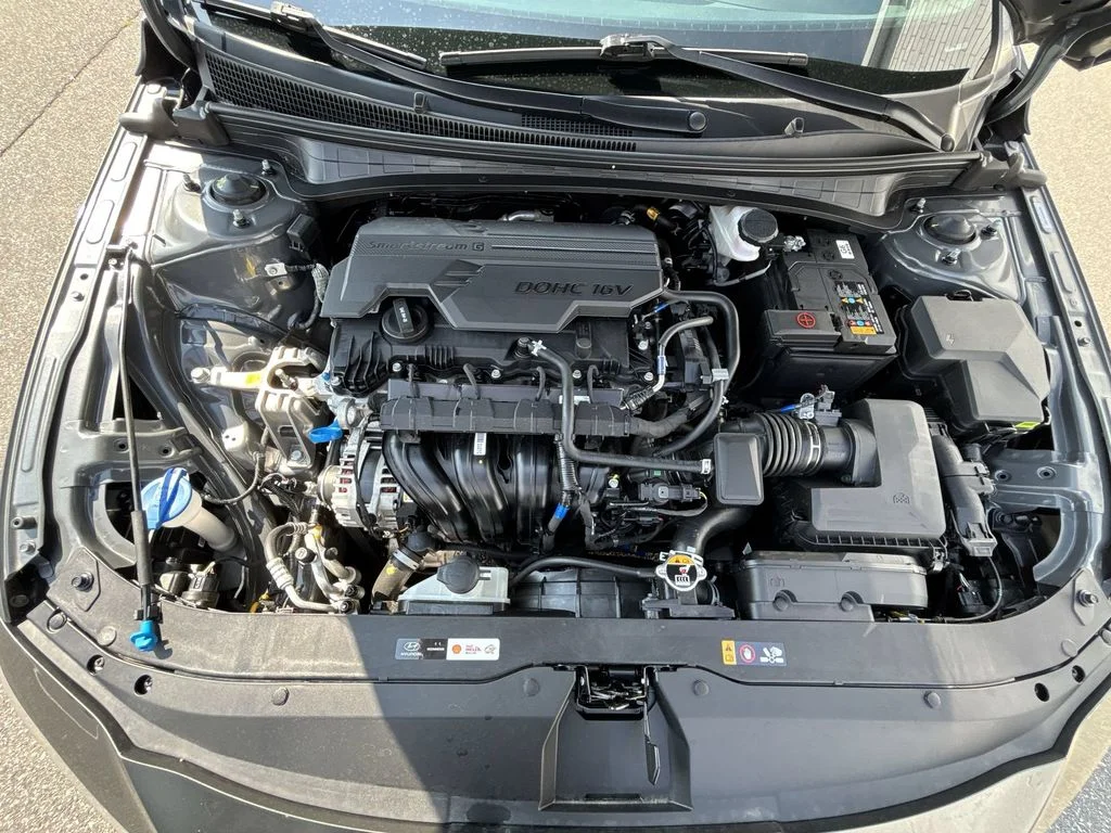 Used 2025 Gray Hyundai SEL Sport image 17