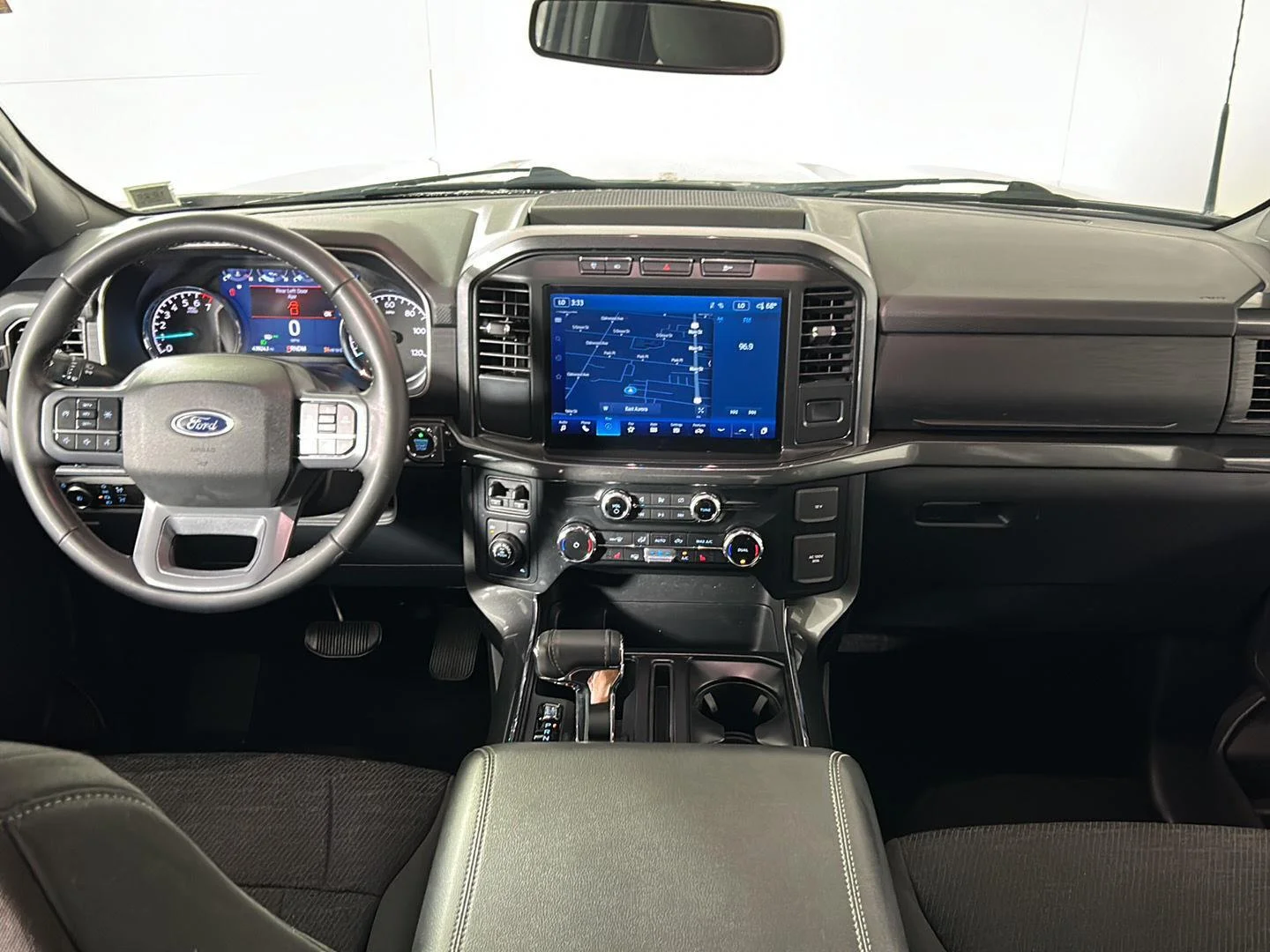 Used 2023 Avalanche Gray Ford XLT image 16