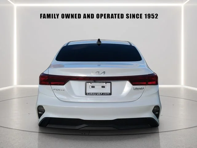 Used 2024 White Kia LXS image 4