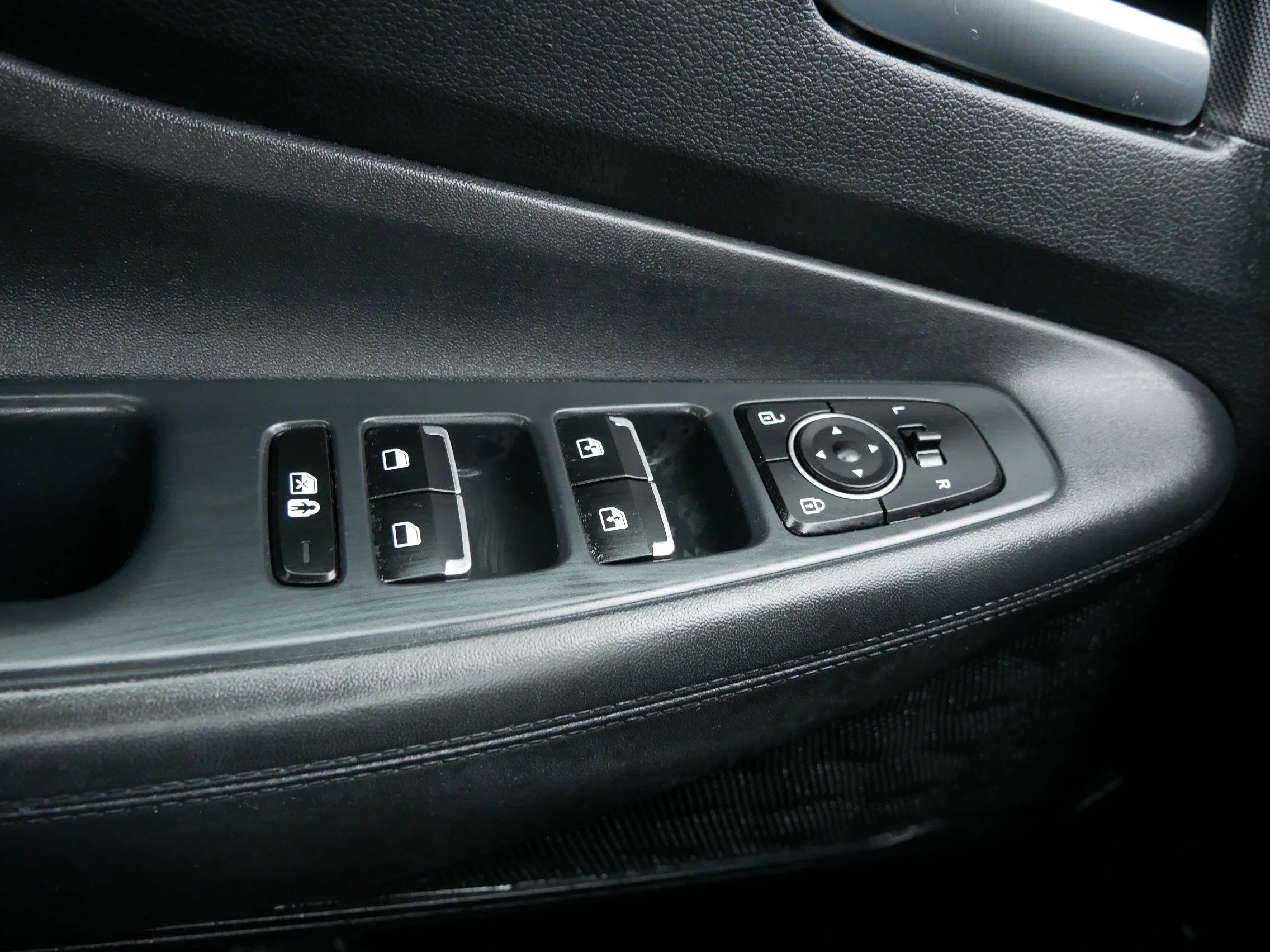 Certified Used 2022 Hampton Gray Hyundai SEL image 20