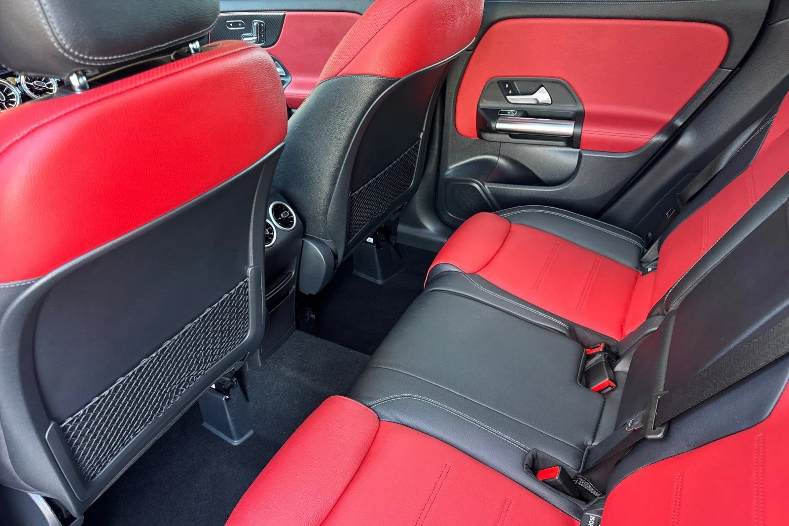 Used 2022 Black Mercedes-Benz 4MATIC® image 4