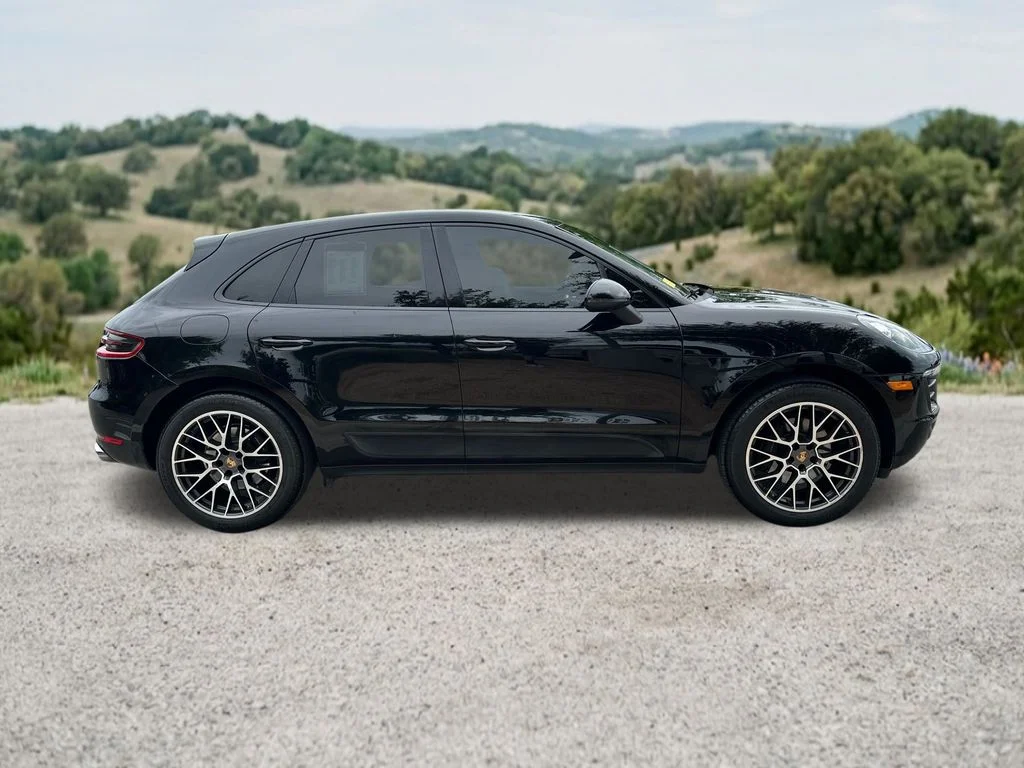 Used 2018  Porsche Base image 12