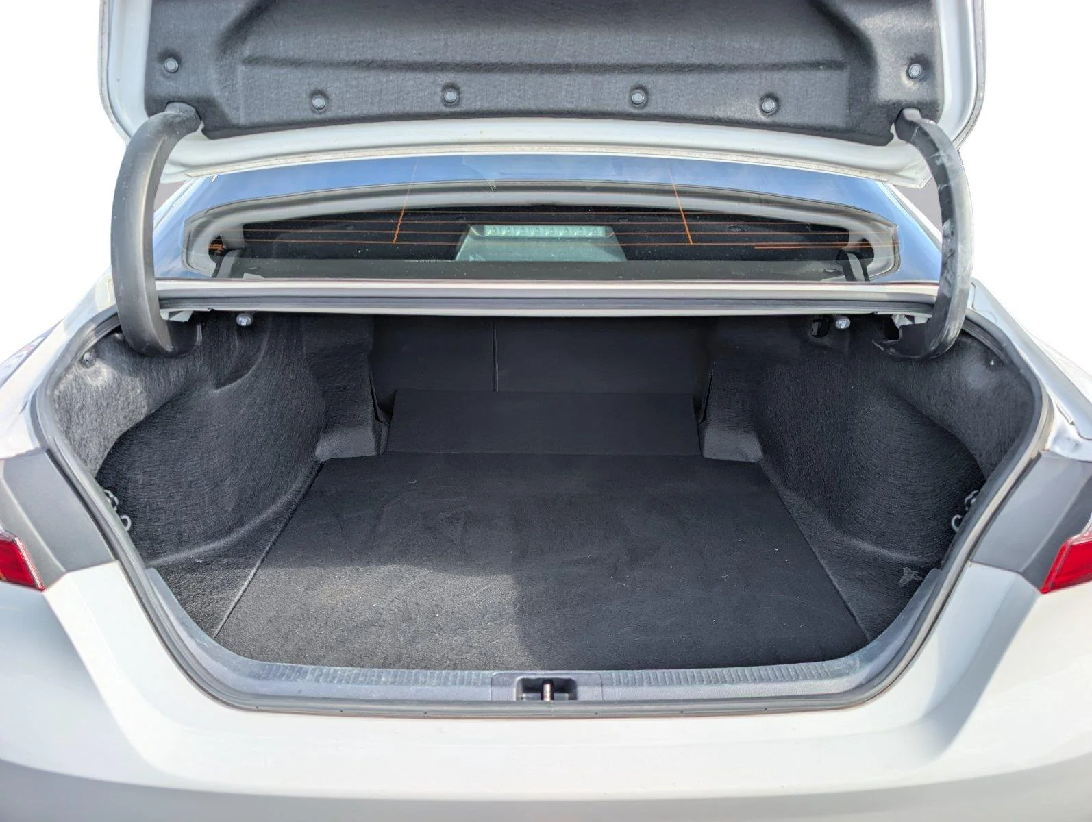 Used 2023 Ice Cap Toyota SE image 6