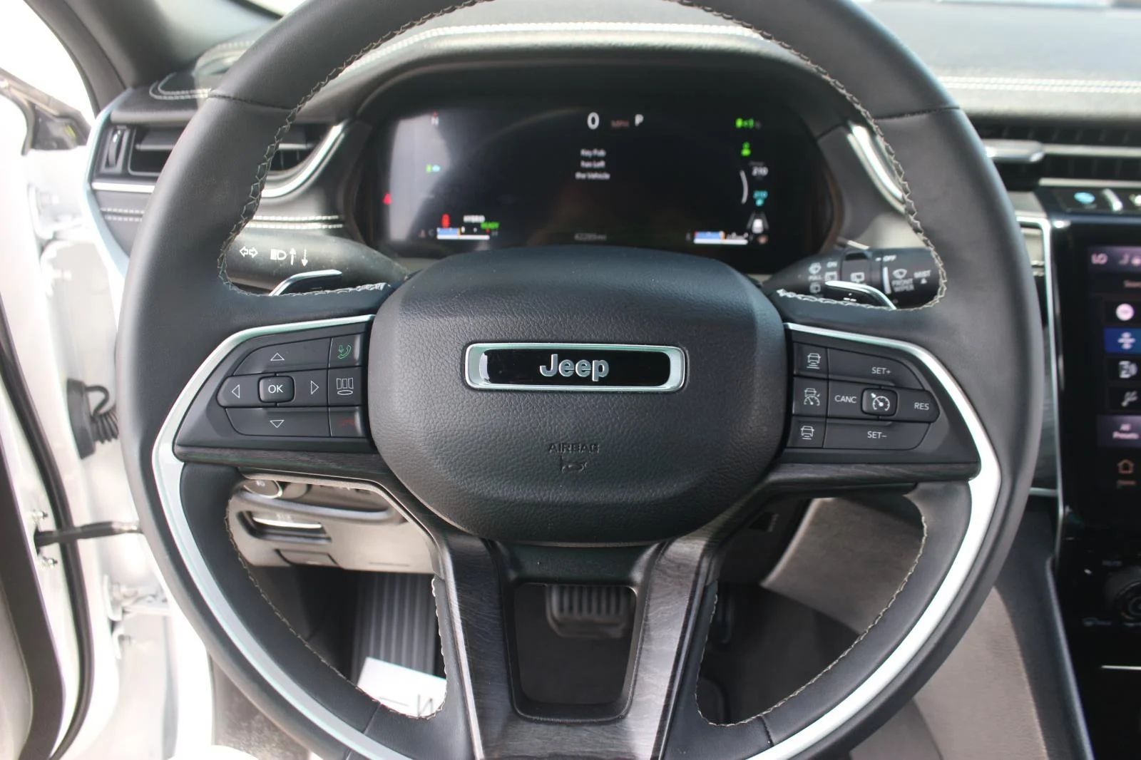 Used 2024 White Jeep 4x4 image 24