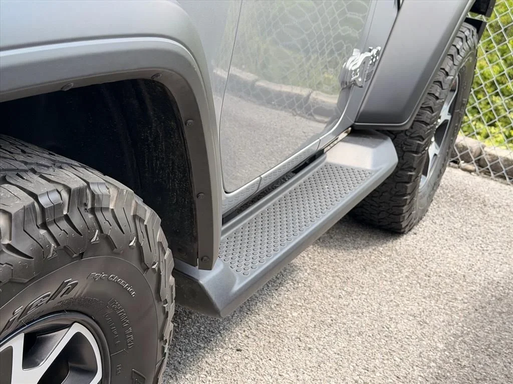 Used 2019 Silver Jeep Sport S image 19