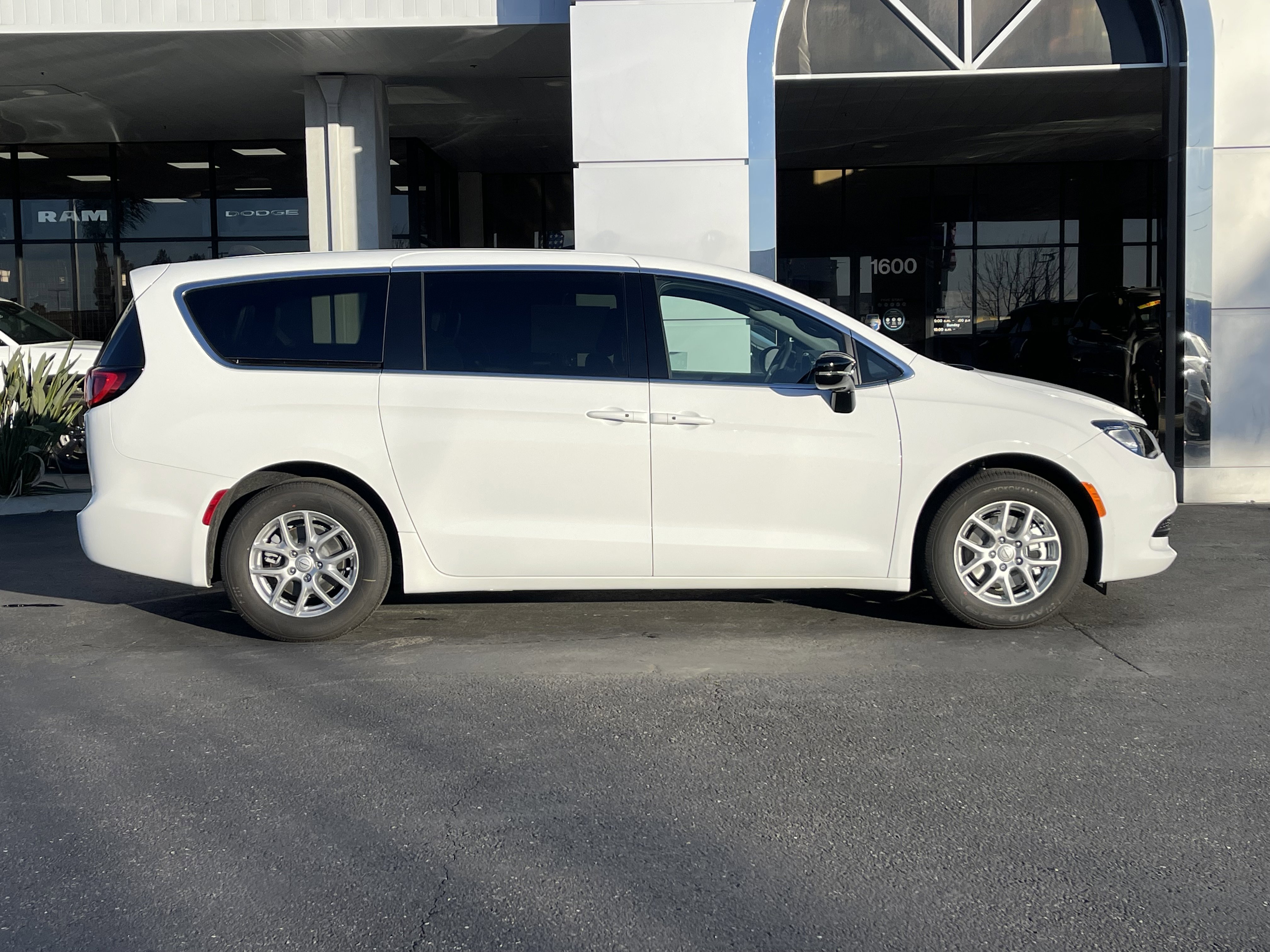 New 2026 Bright White Clear-Coat Exterior Paint Chrysler LX image 9