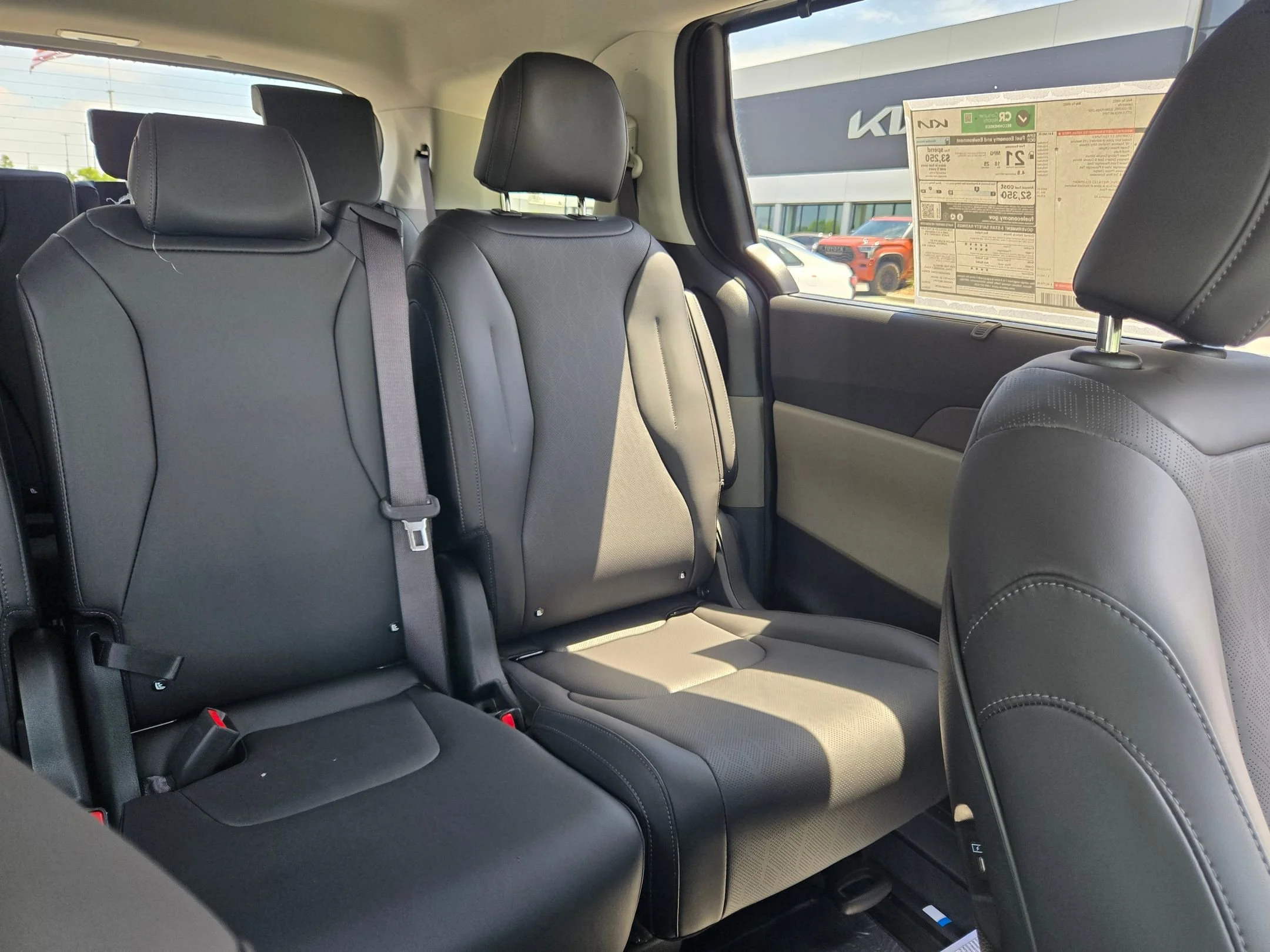 New 2026 Ceramic White Kia EX image 14