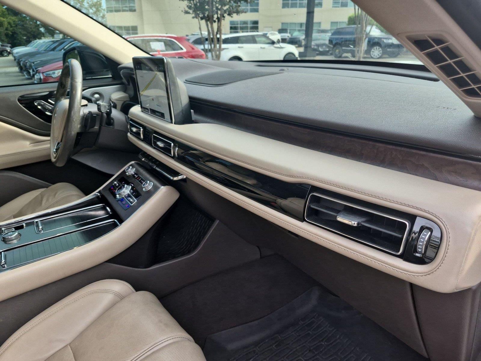 Used 2021 Pristine White Lincoln Reserve image 36
