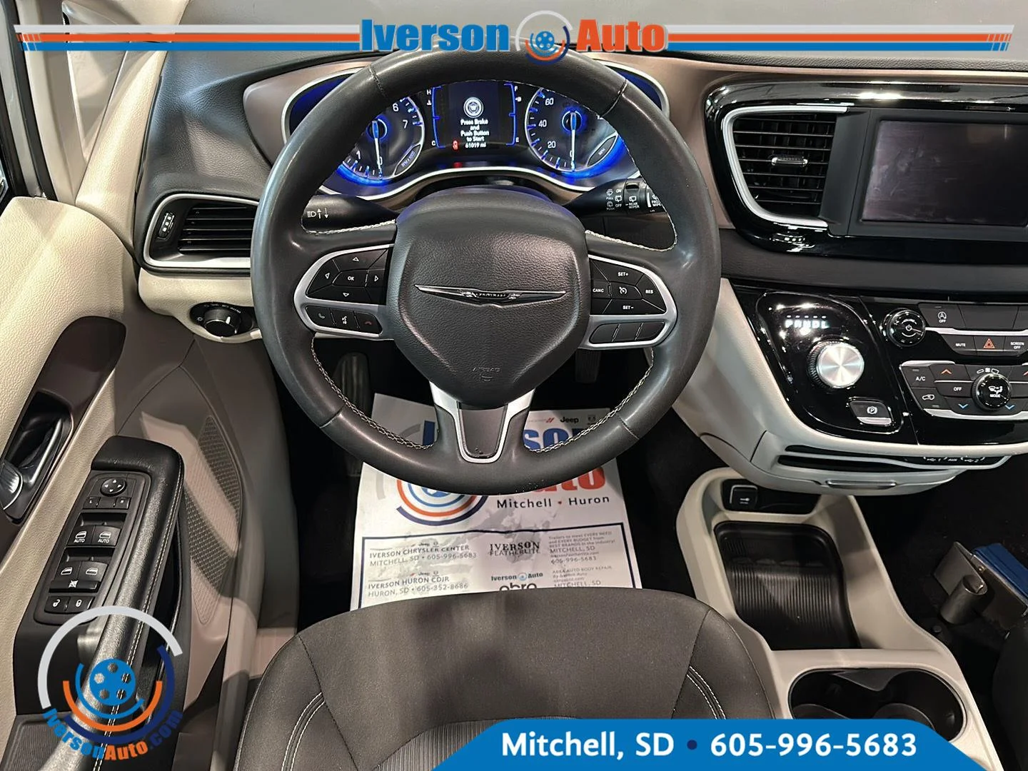 Used 2023 Silver Mist Clearcoat Chrysler LX image 26