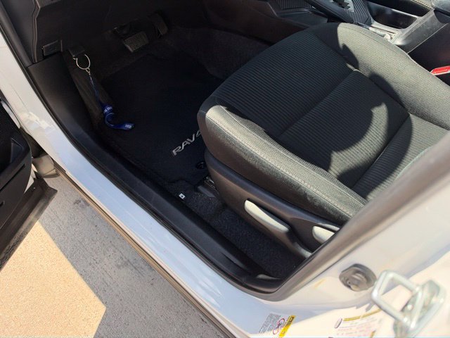 Used 2015 Super White Toyota XLE image 8