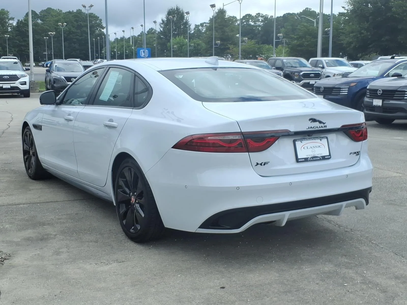 Used 2021 Yulong White Metallic Jaguar R-Dynamic SE image 9
