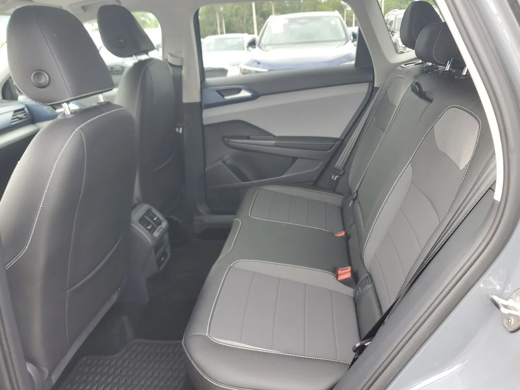 Used 2024 Gray Volkswagen 1.5T SE image 16