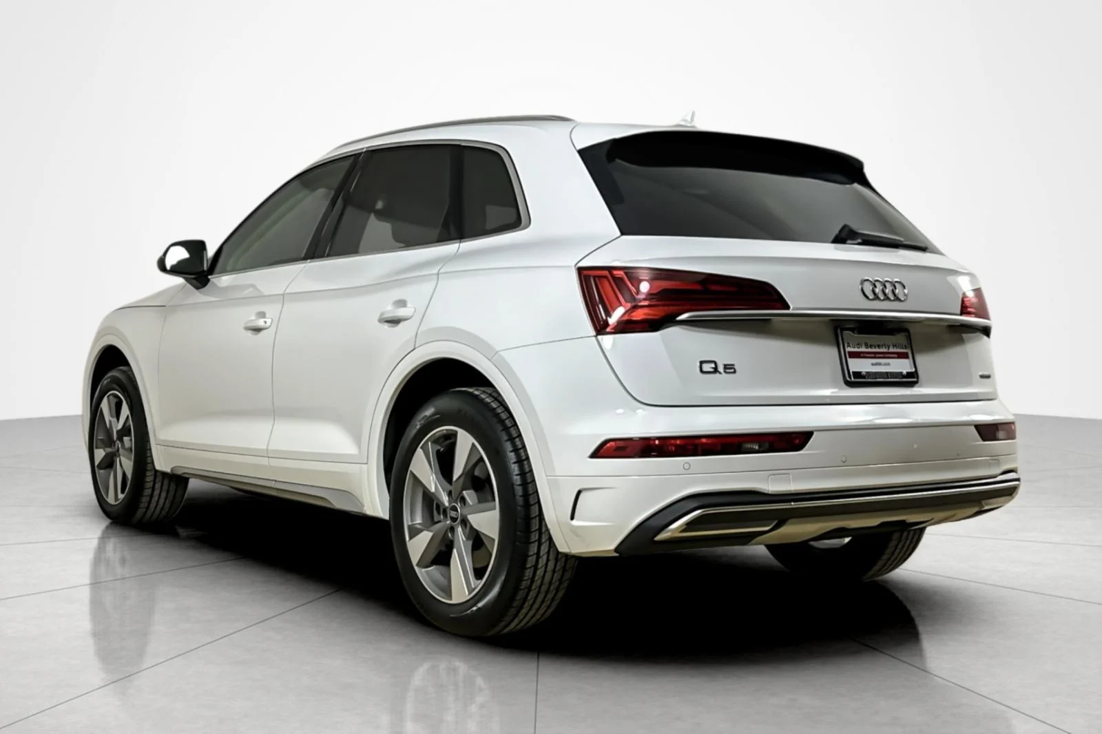 Used 2023 Ibis White Audi Premium 40 TFSI quattro image 3