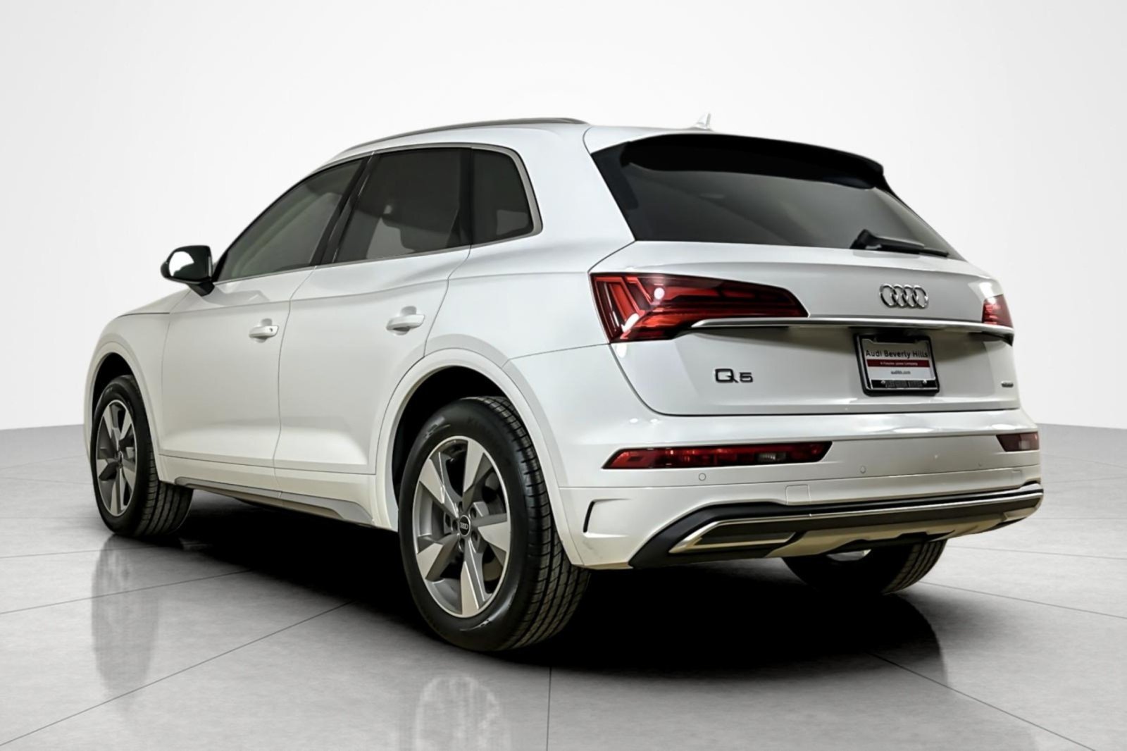Used 2023 Ibis White Audi Premium 40 TFSI quattro image 3