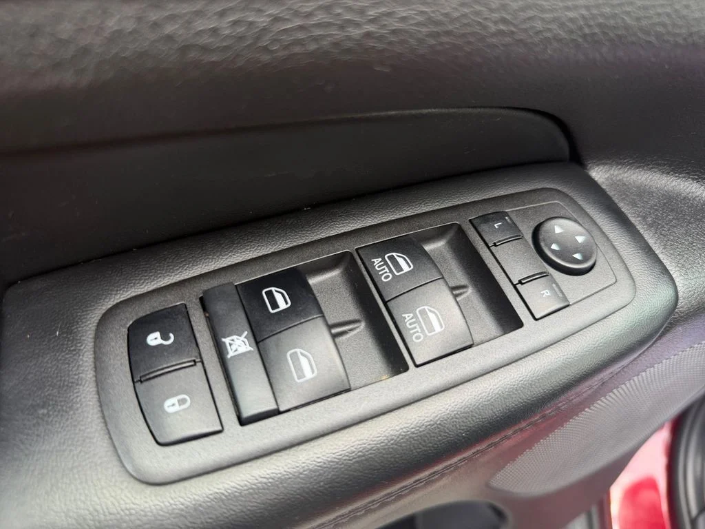 Used 2021 Red Jeep Laredo E image 26