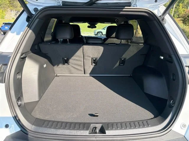 New 2027 Polar White Tricoat Chevrolet ACTIV image 21
