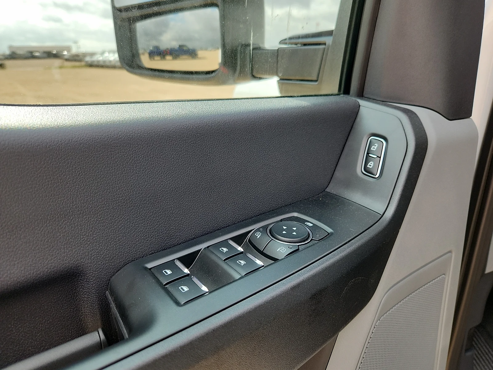 New 2026 Oxford White Ford F-250® XL image 15