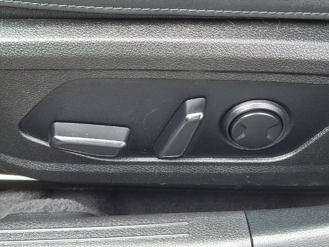 Used 2022 White Kia GT-Line image 27
