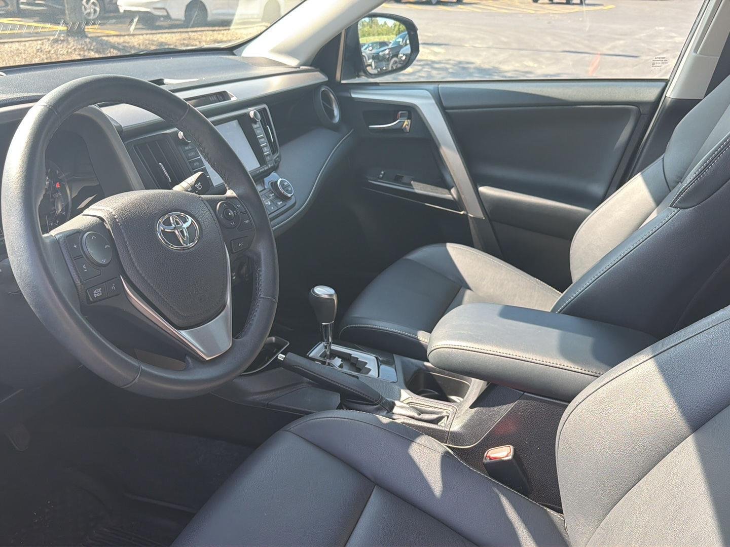 Used 2018 Galactic Aqua Mica Toyota Limited image 7