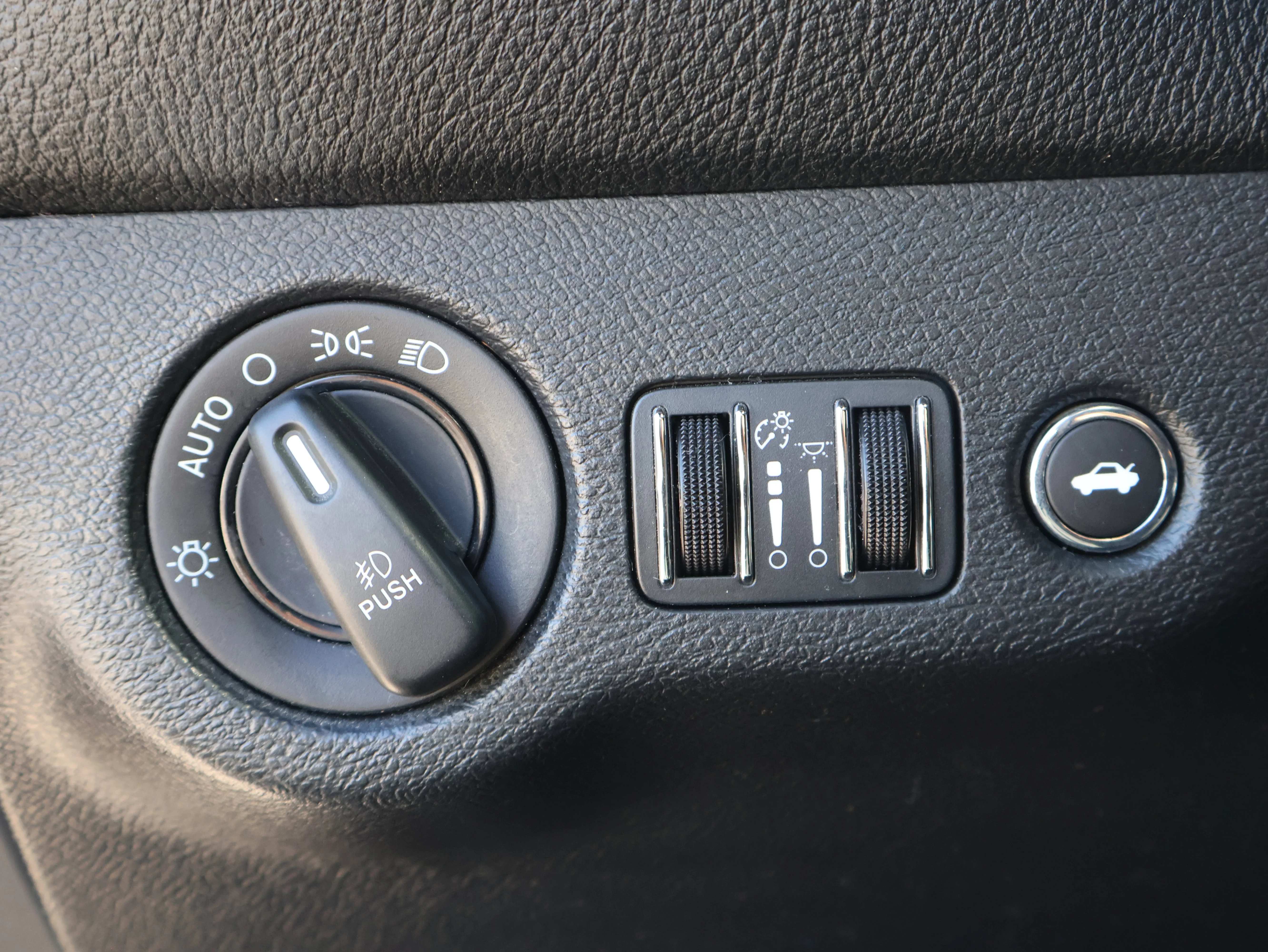 Used 2015 Granite Crystal Metallic Clearcoat Dodge SXT Plus image 29