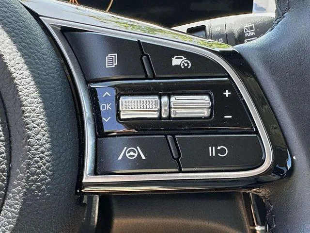 Used 2024 Clear White/Black Roof Kia S image 28