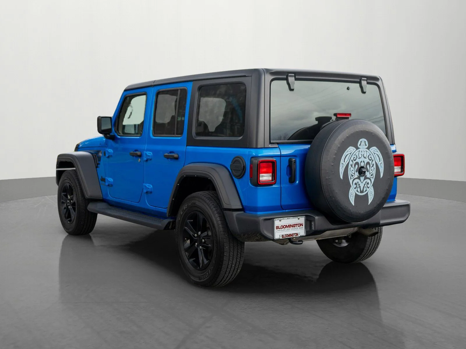 Used 2022 Hydro Blue Pearl Coat Jeep Unlimited Sport Altitude image 6