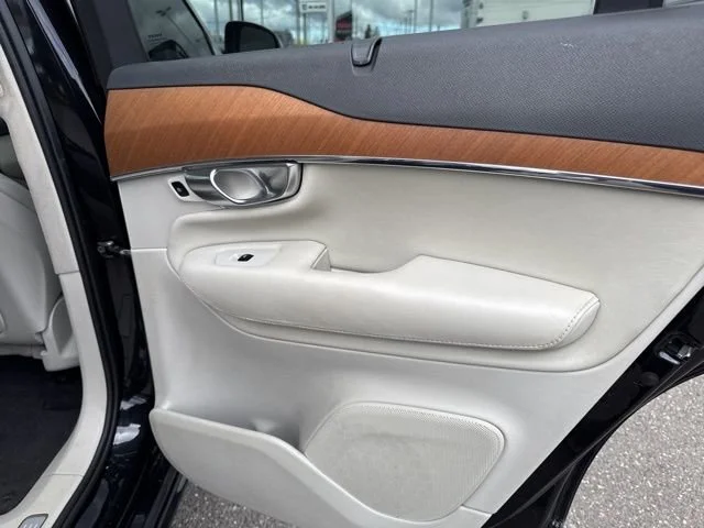 Used 2018 Onyx Black Metallic Volvo Inscription image 11