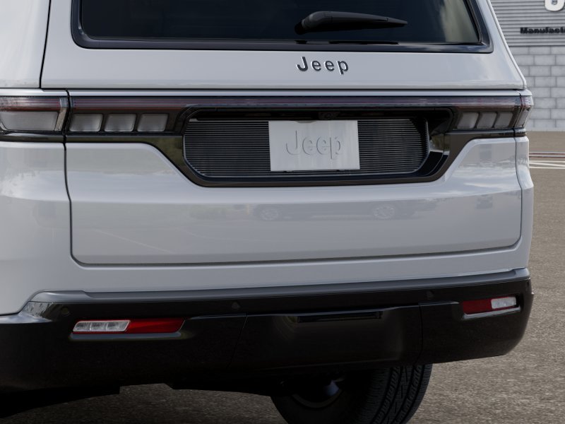 New 2026 Bright White Clear-Coat Exterior Paint Jeep 4x2 image 39