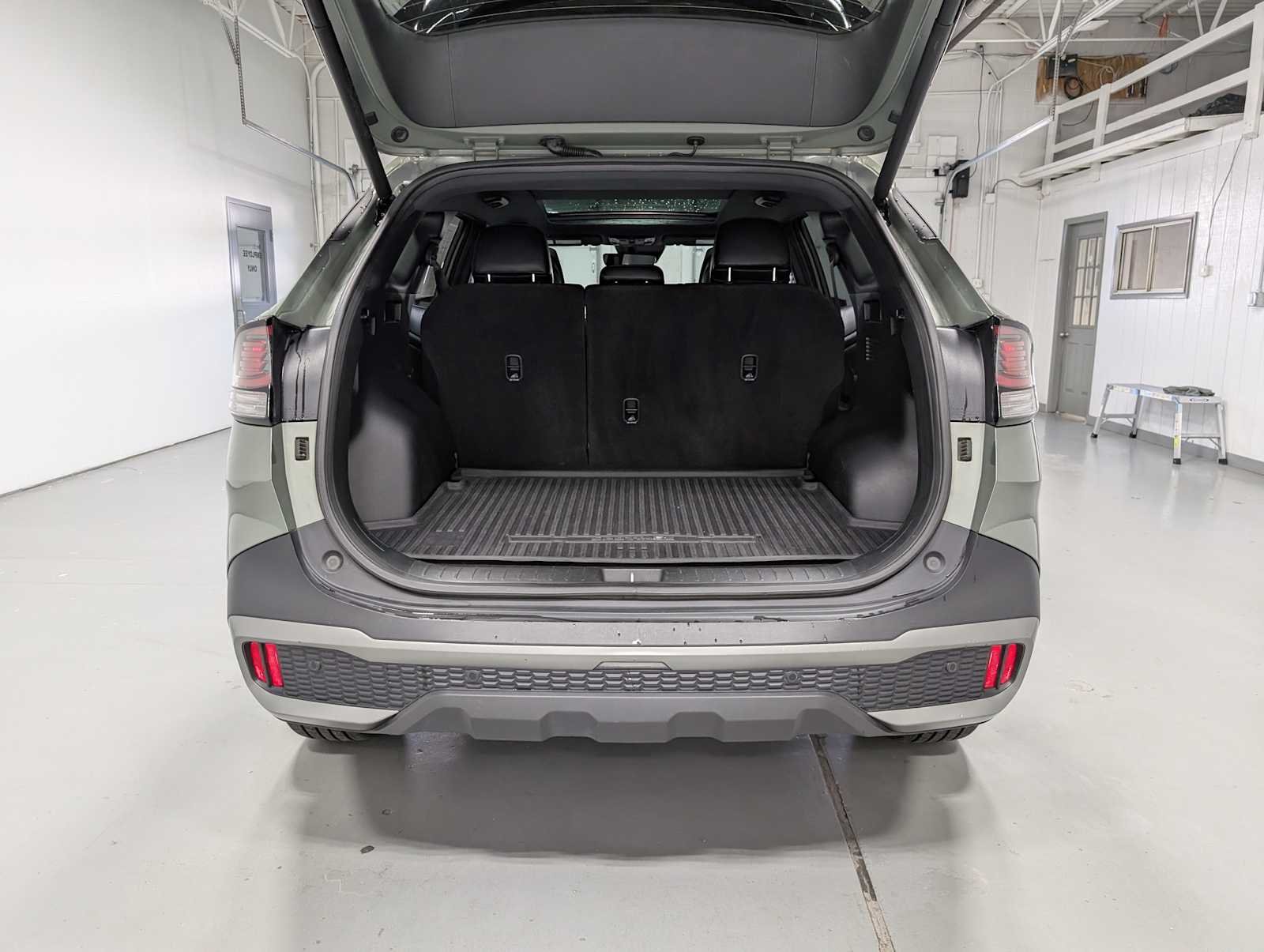 Used 2024 Jungle Green Kia X-Line image 43
