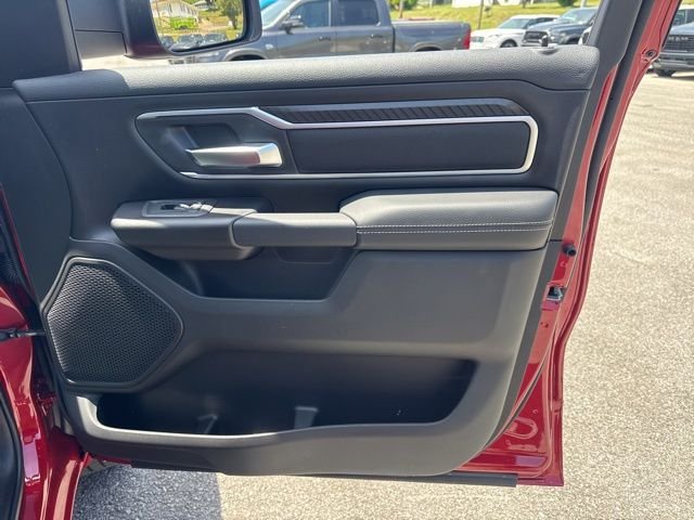 New 2026 Molten Red Pearl-Coat Exterior Paint RAM Big Horn/Lone Star image 9