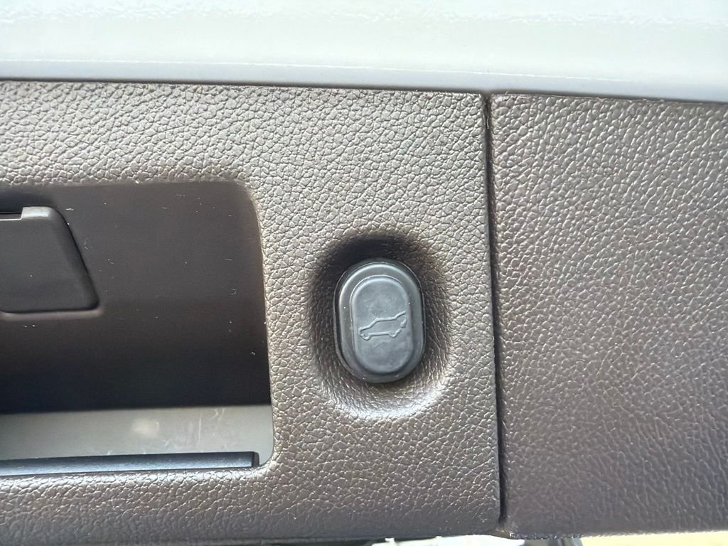 Used 2018 White Chevrolet Premier image 10