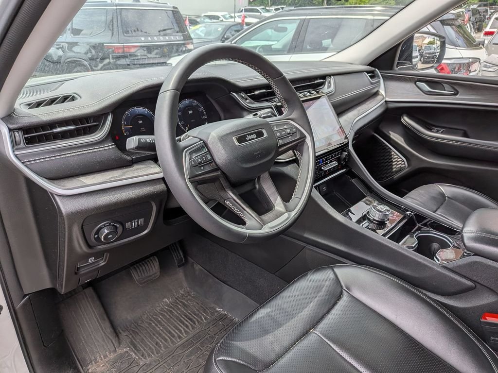 Used 2023 Silver Jeep Limited image 15