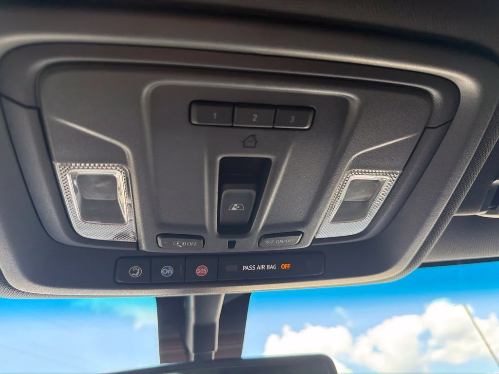 Used 2020 IRIDESCENT PEARL TRICOAT Chevrolet High Country image 31