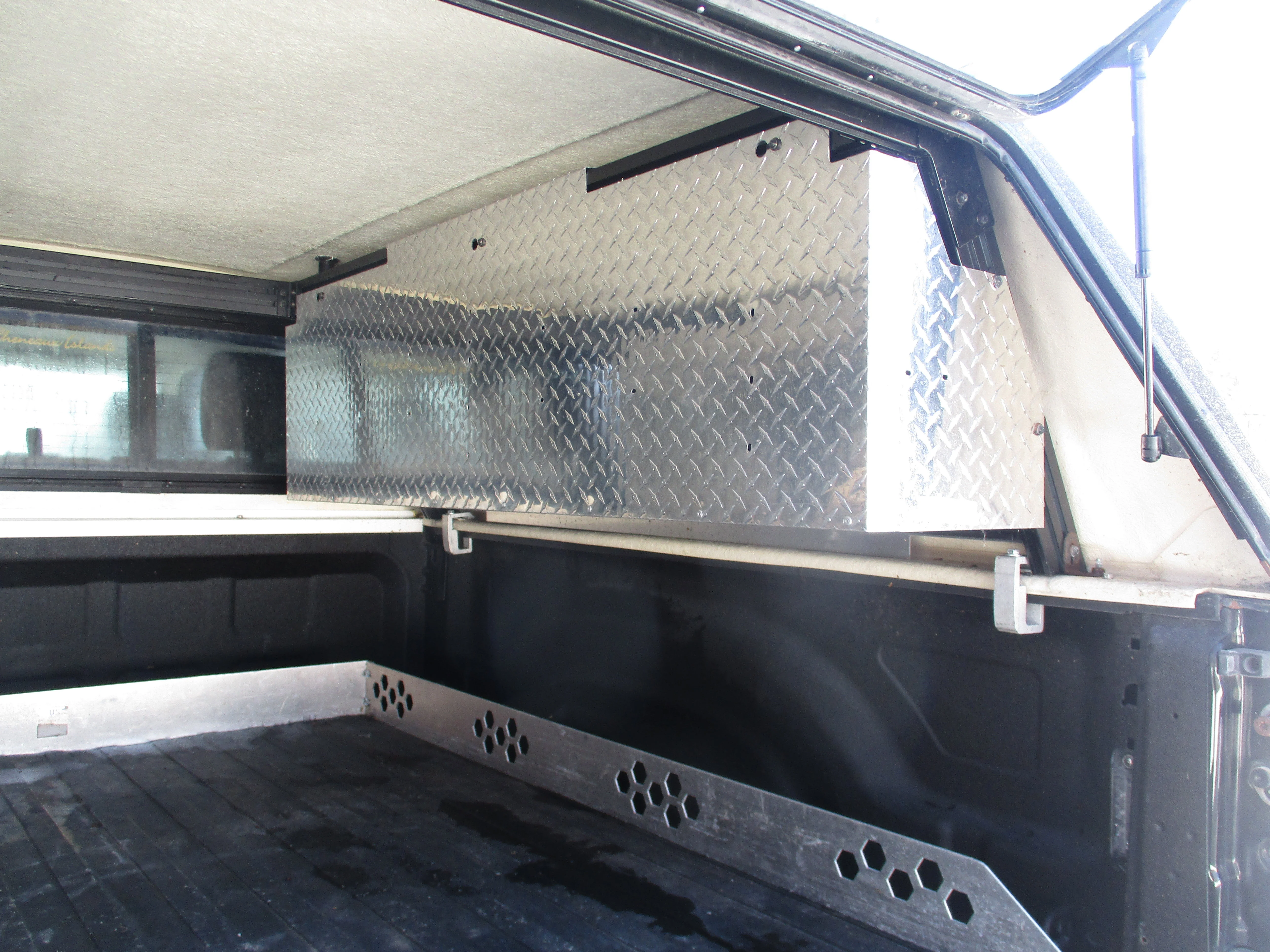 Used 2016 Brilliant Black Crystal Pearlcoat Ram Laramie image 10