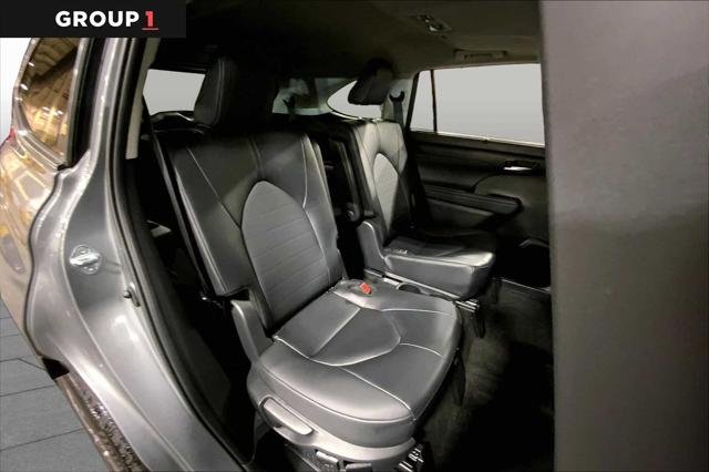 Certified Used 2025 PRECIOUS METAL Toyota  image 20