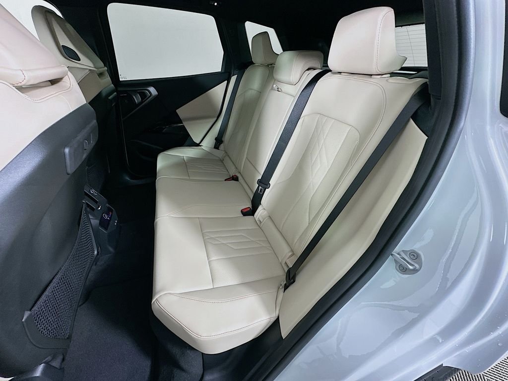 New 2026 Alpine White BMW 30 xDrive image 17