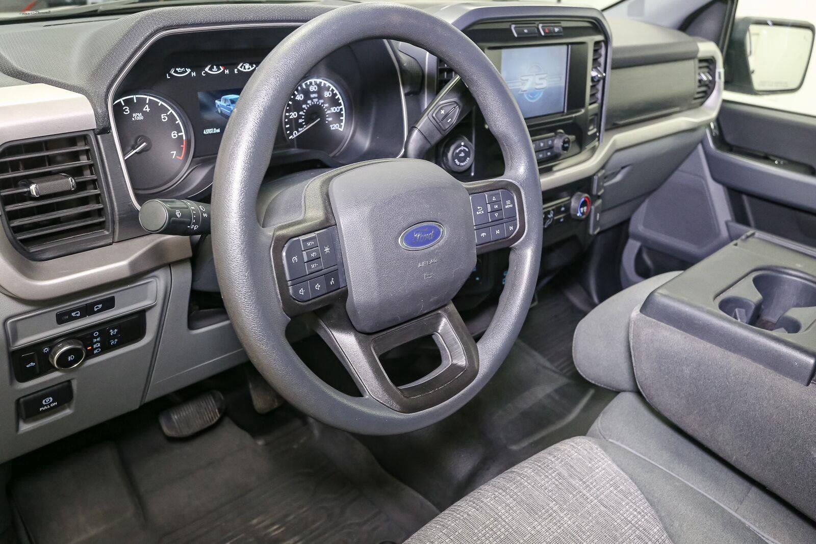 Used 2023 Oxford White Ford XLT image 21