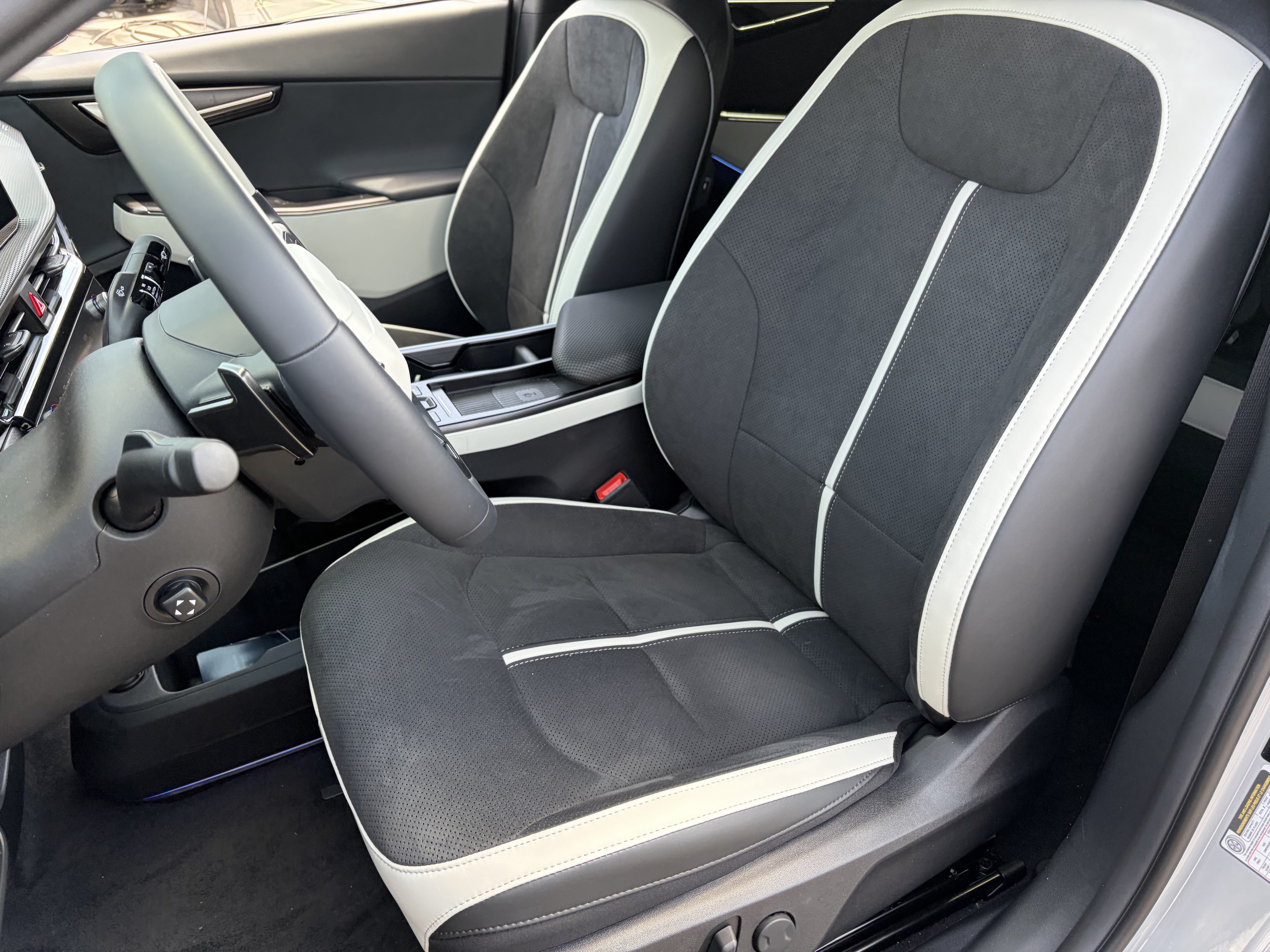 New 2026 Wolf Gray Kia GT-LINE image 18