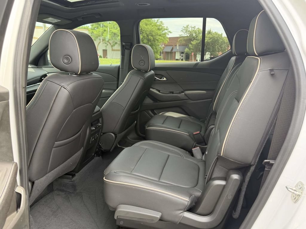 Used 2023 Iridescent Pearl Tricoat Chevrolet Premier image 15