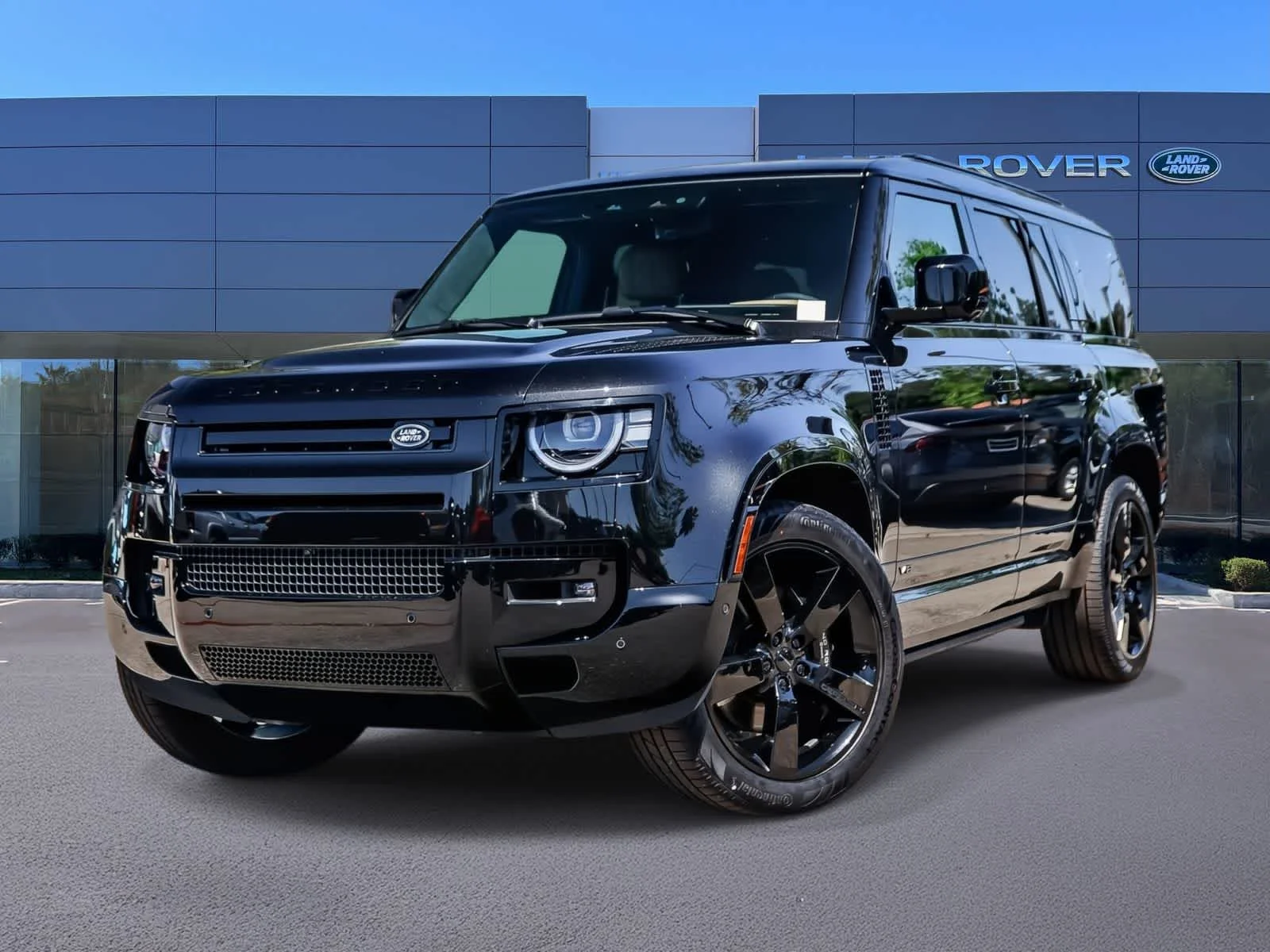 2026 Land Rover Defender 130 V8 P500's photo
