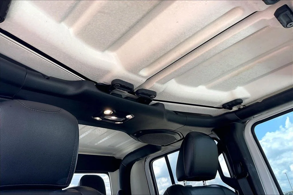 Used 2023 White Jeep Texas Trail image 28