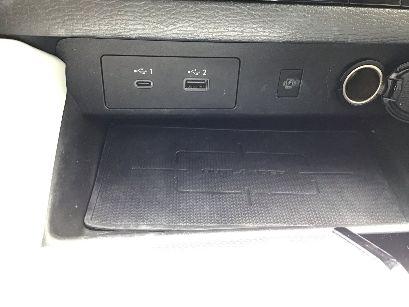 Used 2023 White Diamond Mitsubishi SEL image 21