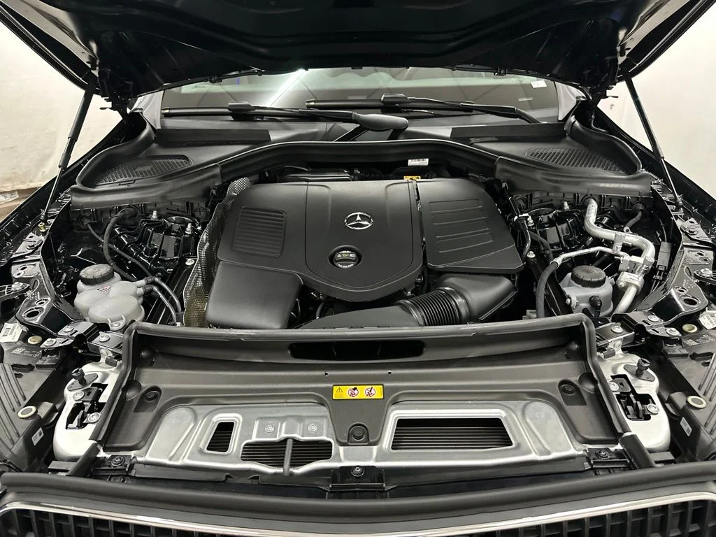 New 2026 Black Mercedes-Benz GLC 300 image 12