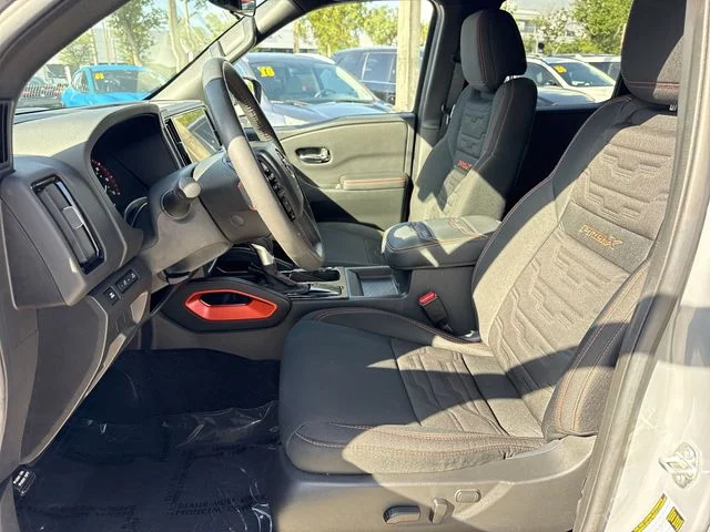 2025 Nissan Frontier PRO-X - Photo 11