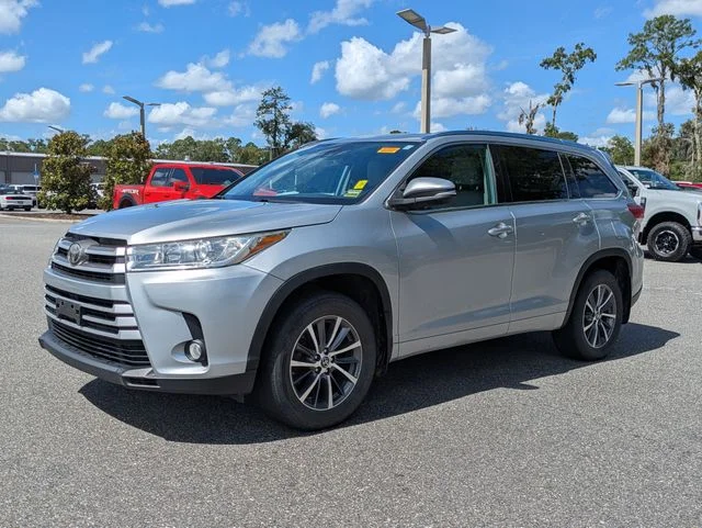 Certified Used 2018 Silver Toyota XLE image 7